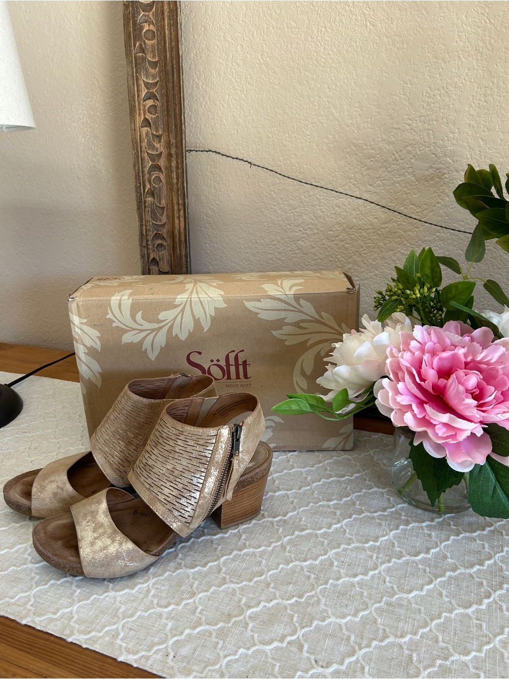 Sofft Milan,Metallic Champagne Open-Toe Block Heel Mules, size 9M, stylish comfy - Picture 3 of 13